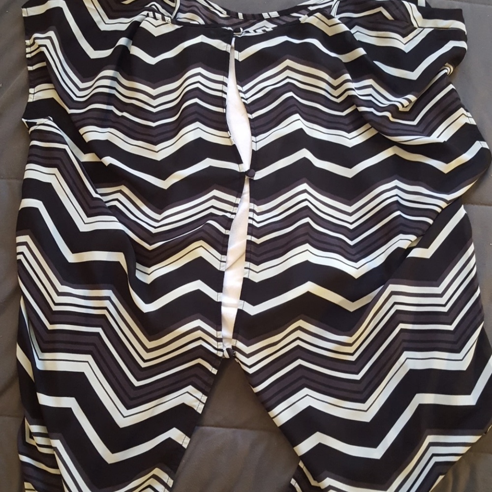 Torrid chevron top - Picture 3 of 3